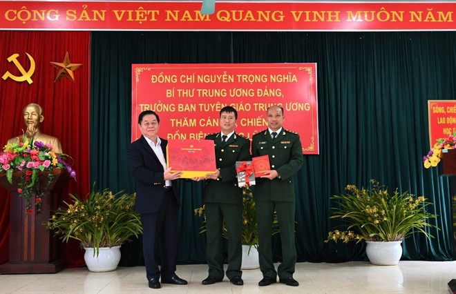 Không ngừng nâng cao trình độ, giữ vững an ninh trên tuyến biên giới ảnh 2