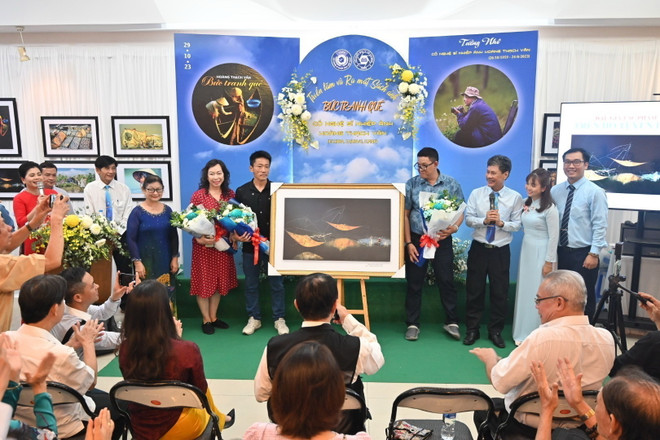 Triển lãm và ra mắt sách ảnh tưởng nhớ nghệ sỹ Hoàng Thạch Vân ảnh 1
