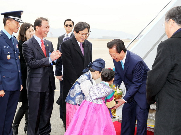 Thủ tướng Nguyễn Tấn Dũng dự Đối thoại với doanh nghiệp Hàn Quốc ảnh 1