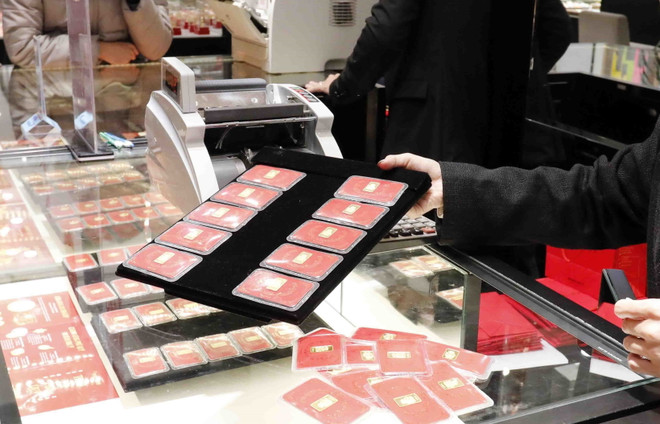 Giới chuyên gia: Đà tăng của giá vàng trong nước chưa chắc chắn ảnh 1