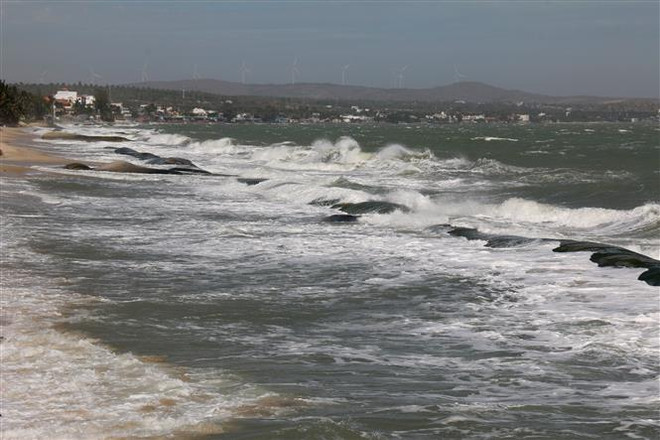 Ngư dân cần tránh tâm áp thấp nhiệt đới tối thiểu 200 hải lý ảnh 1