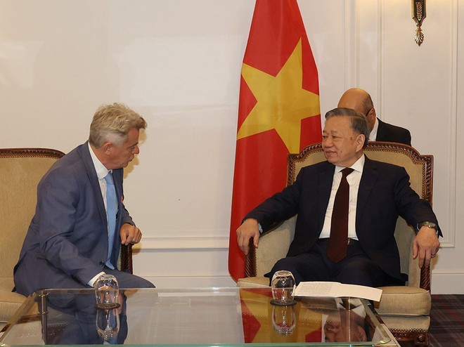 TTXVN_0710 Tong Bi thu Dang Cong san Viet Nam Phap 2.jpg