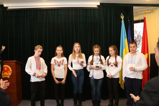 Giới thiệu hình ảnh Việt Nam với giáo viên và học sinh Ukraine ảnh 2