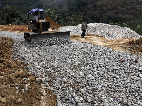 Thúc đẩy việc triển khai 26 dự án sử dụng vốn vay của WB và ADB ảnh 1