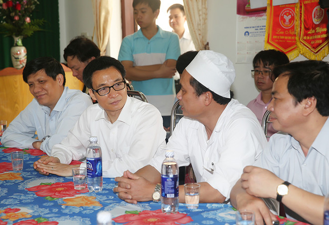Phó Thủ tướng Vũ Đức Đam thăm, chúc mừng ngành y tế tỉnh Vĩnh Phúc ảnh 1