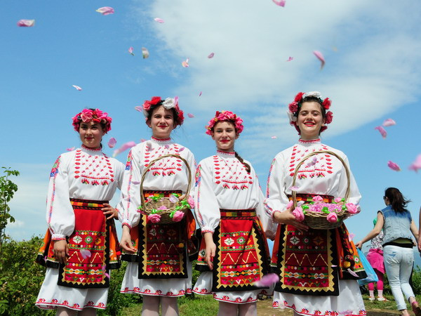 [Photo] Tưng bừng lễ hội Hoa hồng thường niên ở Bulgaria ảnh 1