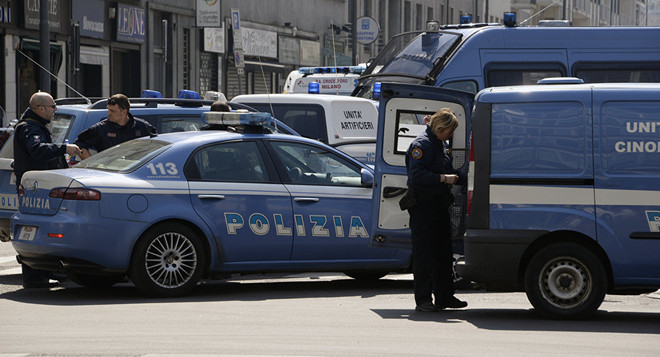 Italy: Một phụ nữ dùng dao tấn công du khách, 4 người thương vong ảnh 1