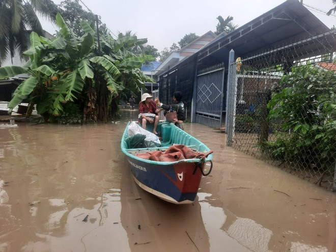 Bình Dương: Hai cây cầu dân sinh bị cuốn trôi sau mưa lớn ảnh 2