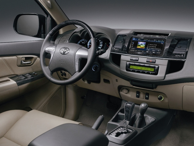 Giá bán Fortuner TRD Sportivo 2015 tại Việt Nam hơn 1 tỷ đồng ảnh 5