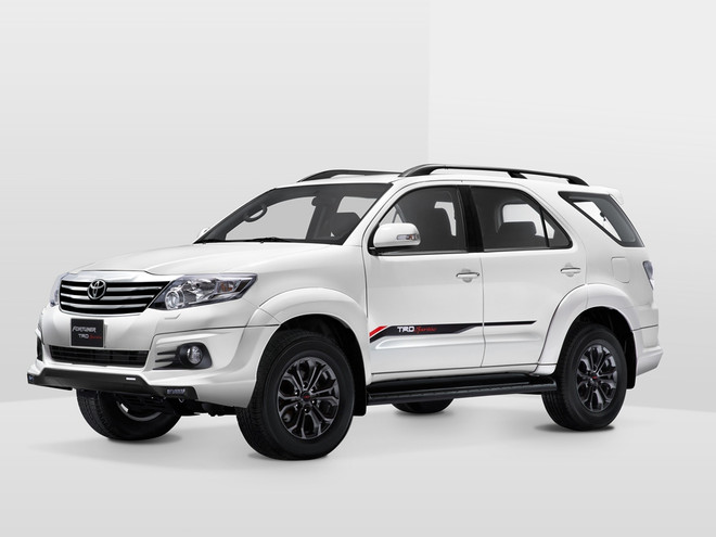 Giá bán Fortuner TRD Sportivo 2015 tại Việt Nam hơn 1 tỷ đồng ảnh 2