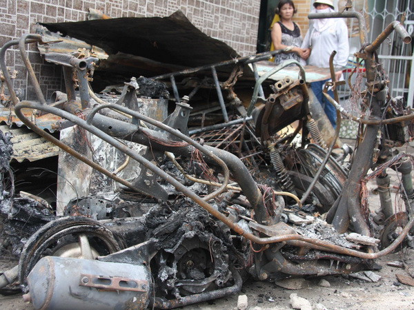 Tuyên phạt 13 năm tù đối tượng châm lửa đốt nhà mưu giết người ảnh 1