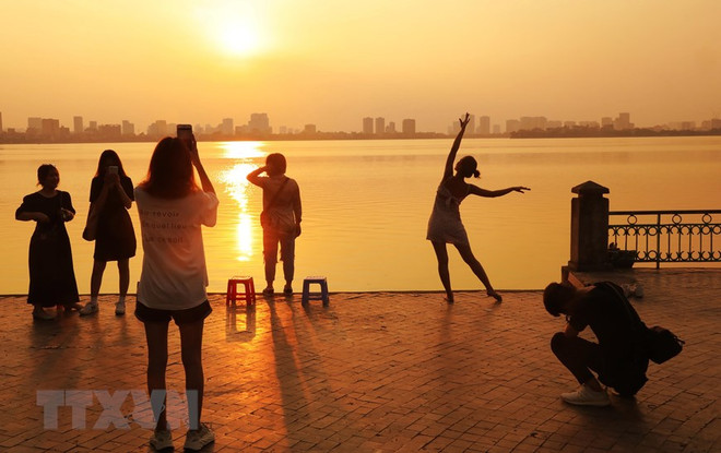 Phó Thủ tướng chỉ đạo xử lý nghiêm đối tượng sàm sỡ phụ nữ ở Hồ Tây ảnh 1