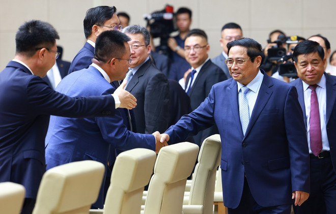 Thủ tướng Phạm Minh Chính với các doanh nghiệp Trung Quốc tiêu biểu trong lĩnh vực phát triển kinh tế xanh, kinh tế số. (Ảnh: Dương Giang/TTXVN) TTXVN_1405Thutuong2.jpg