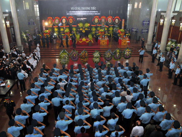 Lễ tang các sỹ quan, quân nhân hy sinh trong vụ rơi trực thăng ảnh 1