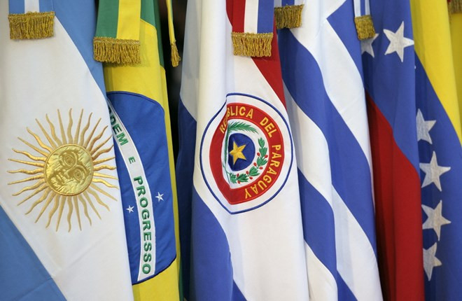 Cờ của các quốc gia trong khối Mercosur. (Nguồn: voxpopuli.ec) Paraguay triệu hồi đại sứ, đóng băng quan hệ với Venezuela ảnh 1
