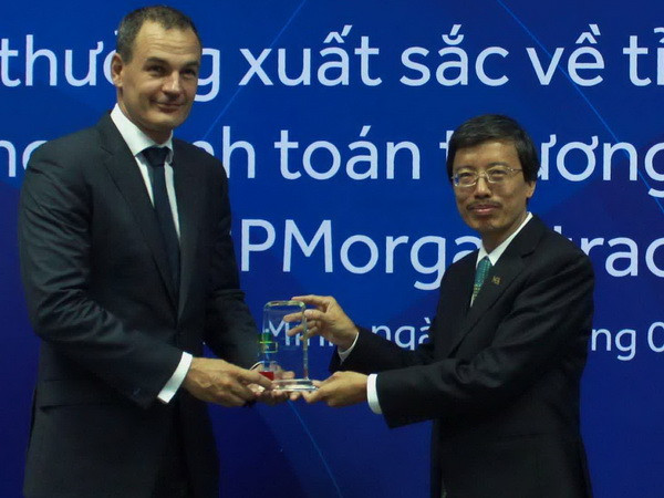 ACB nhận giải thưởng về tỷ lệ điện chuẩn thanh toán quốc tế ảnh 1