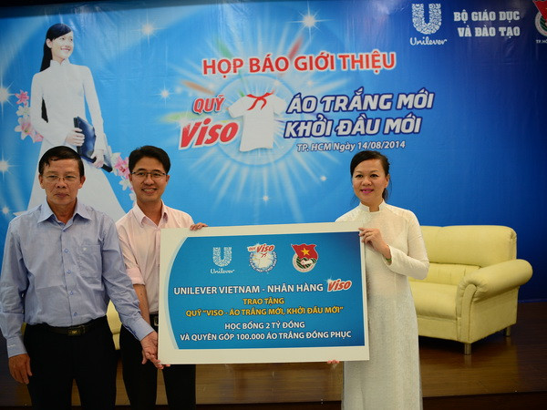 Viso tặng 2 tỷ đồng học bổng và 100.000 áo trắng cho học sinh ảnh 1