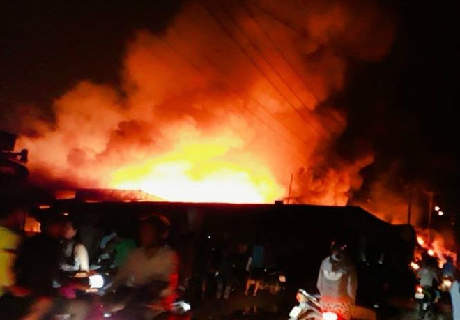 Vụ cháy xưởng gỗ tại Đồng Nai: Hàng chục tỷ đồng bị thiêu thành tro ảnh 1