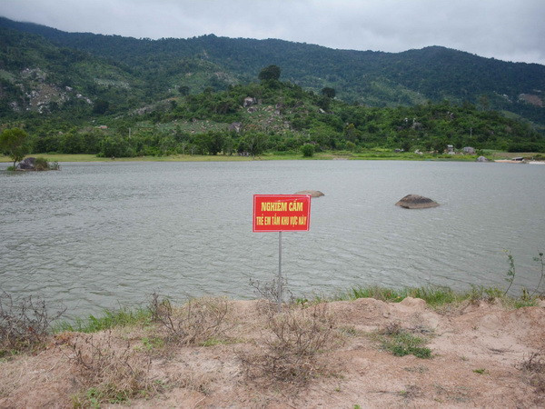 Bình Dương: Tìm thấy thi thể hai thiếu niên đuối nước khi đi câu cá ảnh 1