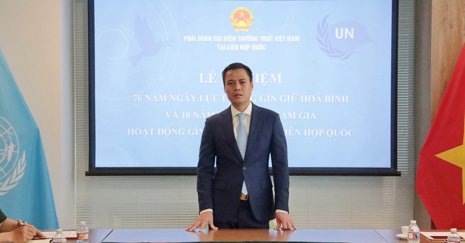 Đại sứ, Trưởng Phái đoàn Đại diện Thường trực Việt Nam tại Liên hợp quốc Đặng Hoàng Giang phát biểu tại buổi lễ. (Ảnh: Thanh Tuấn/ TTXVN) TTXVN_2505DaisuDanghoanggiang.jpg