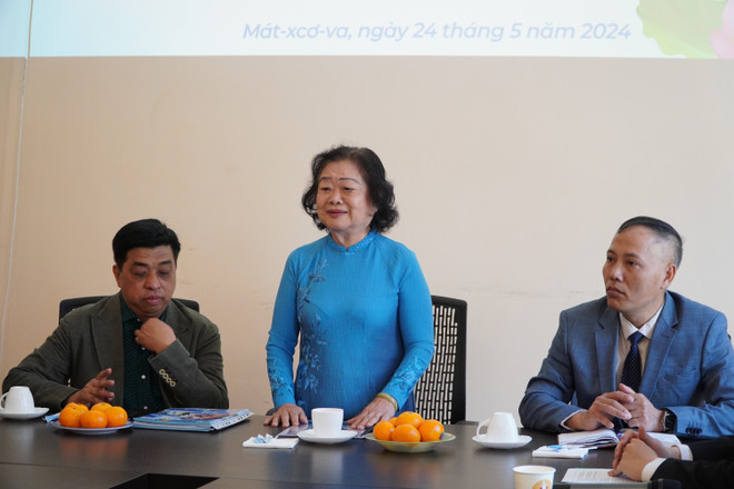 Nguyên Phó Chủ tịch nước Trương Mỹ Hoa, Chủ nhiệm Quỹ "Vì Trường Sa, Hoàng Sa thân yêu" chia sẻ với các bạn sinh viên tại Moskva. (Ảnh: Tâm Hằng/TTXVN) TTXVN_2505TruongMyhoa.jpg