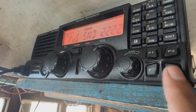 Máy Icom VX-1700. (Ảnh: Đinh Hương/TTXVN) TTXVN_2505thietbigiamsattauca2.jpg