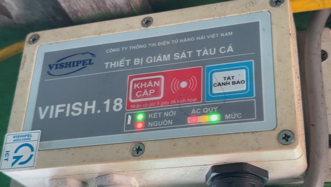 Thiết bị giám sát hành trình (VMS). (Ảnh: Đinh Hương/ TTXVN) TTXVN_2505thietbigiamsattauca.jpg