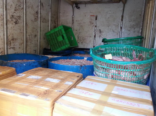 Bắt giữ xe tải vận chuyển hàng trăm kg nội tạng động vật hôi thối ảnh 1