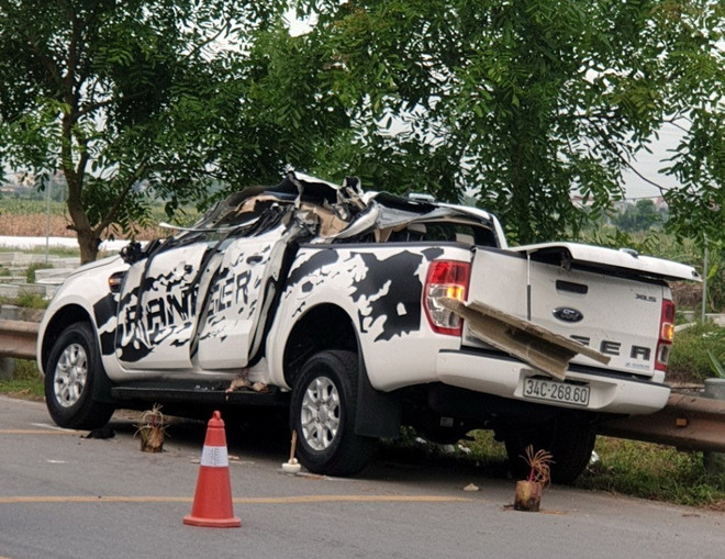 Hải Dương: Hai ôtô va chạm vào nhau khiến hai người thiệt mạng ảnh 1