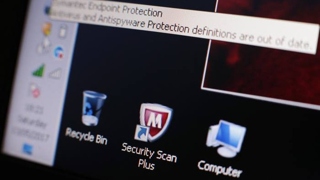 Đang xảy ra một vụ tấn công mạng quy mô lớn hơn cả WannaCry ảnh 1