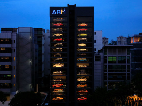 Kinh ngạc "máy bán siêu xe" cao 15 tầng, chứa được 60 xe ảnh 1