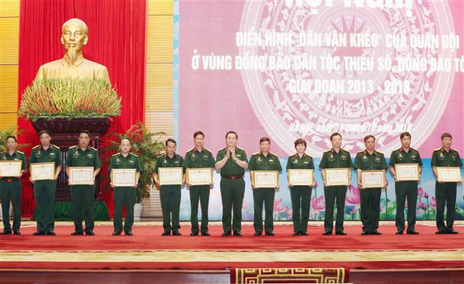 Tuyên dương 90 điển hình “Dân vận khéo” trong Quân đội ảnh 1