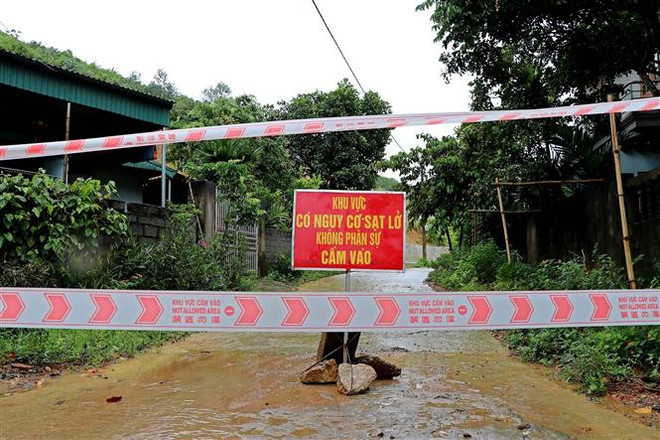 Đêm 13/6, Tây Bắc Bộ có mưa rất to, nguy cơ xảy ra lũ quét, sạt lở đất ảnh 1