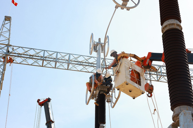 Công trường Dự án Trạm biến áp 500 kV Thanh Hóa tại xã Thiệu Phúc, huyện Thiệu Hóa, tỉnh Thanh Hóa. (Ảnh: Dương Giang/TTXVN) ttxvn_thu tuong kiem tra 500kv (6).jpg