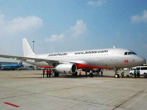 Lịch bay của Jetstar xáo trộn vì bị chim va vào máy bay ảnh 1