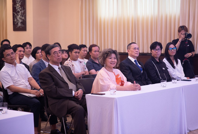 Ban Giám khảo cuộc thi “Tôi yêu tiếng nước tôi” tại Nhật Bản lần thứ nhất. (Ảnh: Xuân Giao/TTXVN) toi_yeu_tieng_nuoc_toi tai_nhat_ban2.jpg