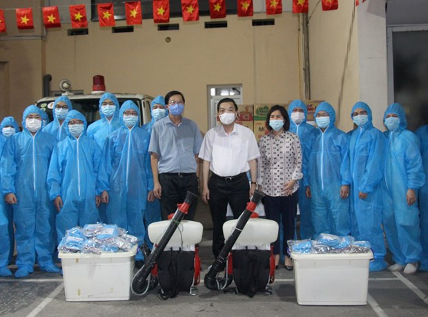 Đoàn công tác của Sở Y tế Hà Nội sẽ chi viên cho Bắc Giang trong công tác phòng chống dịch COVID-19. (Ảnh: PV/Vietnam+) Dịch COVID-19: Cả nước sát cánh cùng người dân vùng dịch ảnh 1