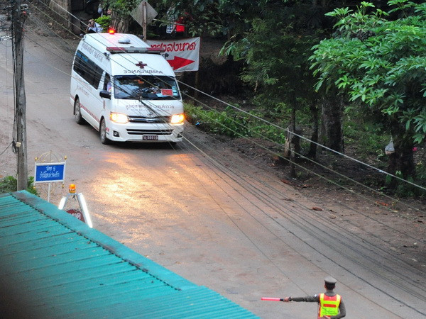 Các ngôi sao bóng đá gửi lời động viên đến đội bóng Thái Lan ảnh 1