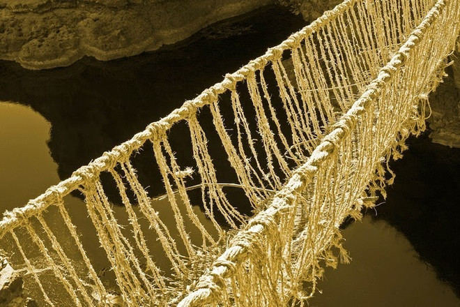 Độc đáo cây cầu bện bằng cỏ hơn 500 năm tuổi của người Inca ảnh 2