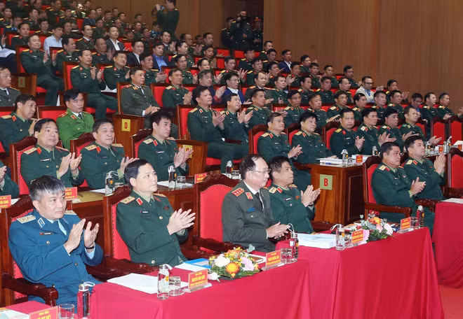 ttxvn-xay-dung-quan-doi-7554.jpg
