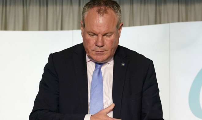 Thủ tướng Anh cách chức Quốc vụ khanh Thương mại Burns ảnh 1