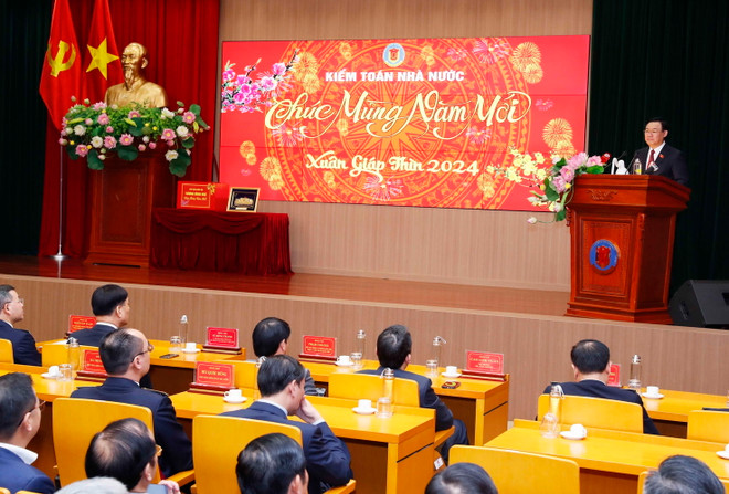 chu tich quoc hoi chuc tet kiem toan2.jpg