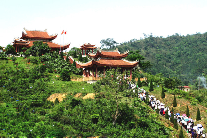 Du khách đến thăm di tích quốc gia đặc biệt ATK Định Hóa. (Nguồn: baodulich.net.vn) Phát huy giá trị di tích Chủ tịch Hồ Chí Minh tại ATK Định Hóa ảnh 2