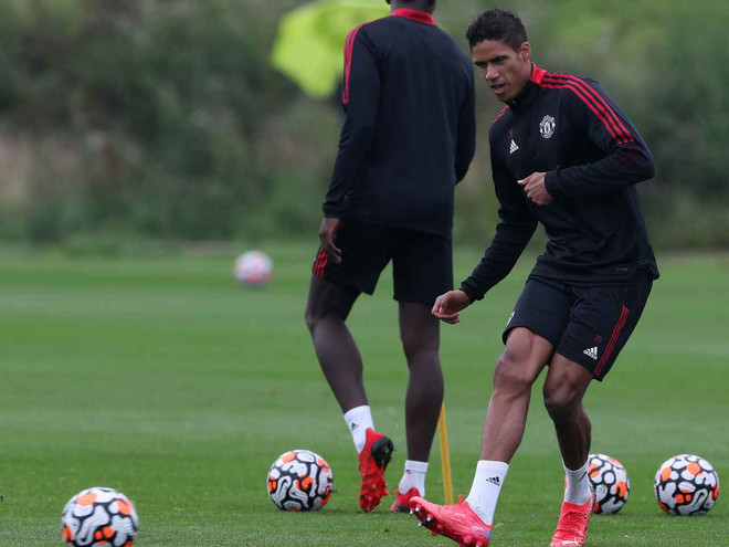 Varane có buổi tập đầu tiên cùng Man Utd, sẵn sàng đá trận ra mắt ảnh 1