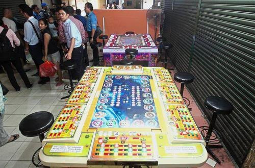 Cảnh sát Malaysia triệt phá casino, nhiều phụ nữ Việt Nam bị bắt ảnh 2