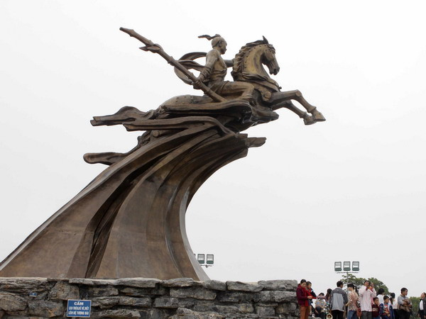 Ra mắt Tượng vàng Thánh Gióng chào mừng Giải phóng Thủ đô ảnh 1