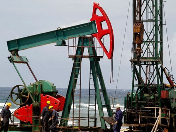 Giá dầu mỏ và giá vàng trên thị trường thế giới cùng giảm ảnh 1