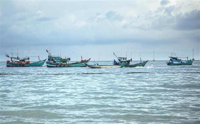 Áp thấp nhiệt đới ảnh hưởng trực tiếp đến Nam Trung Bộ, Nam Bộ ảnh 1