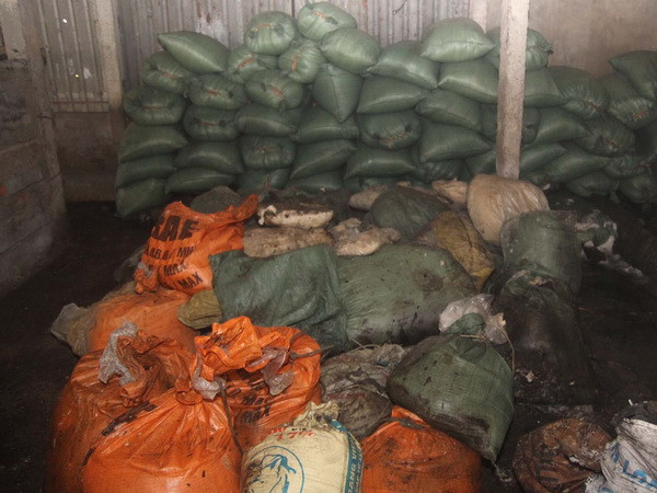 Công an tỉnh Đắk Lắk thu giữ hơn 2 tấn mỡ động vật bẩn ảnh 1