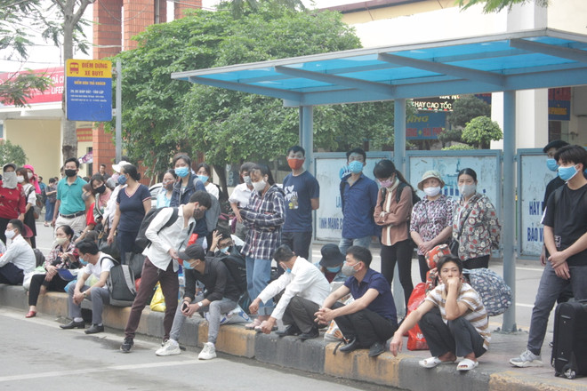 Kết thúc kỳ nghỉ lễ Quốc khánh 2/9: Người dân đổ xô về Thủ đô ảnh 3